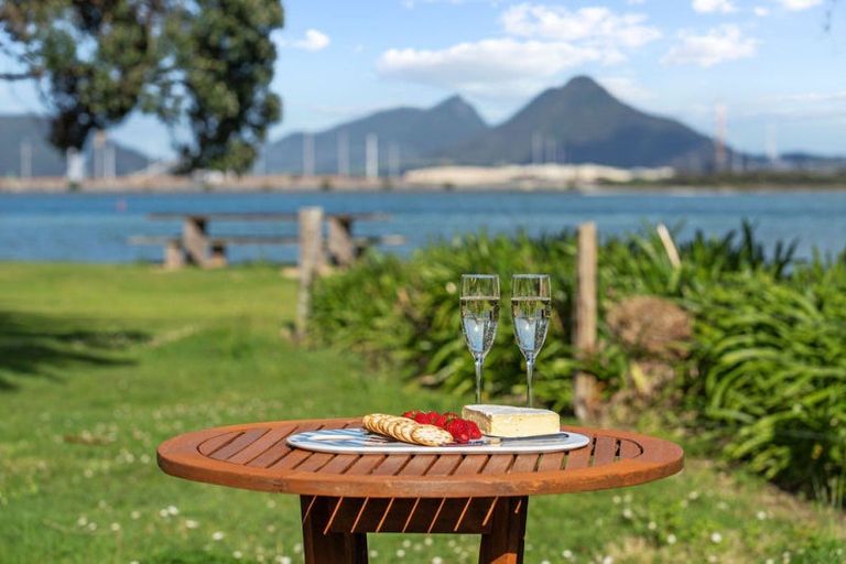 Photo of property in 52 One Tree Point Road, One Tree Point, 0118