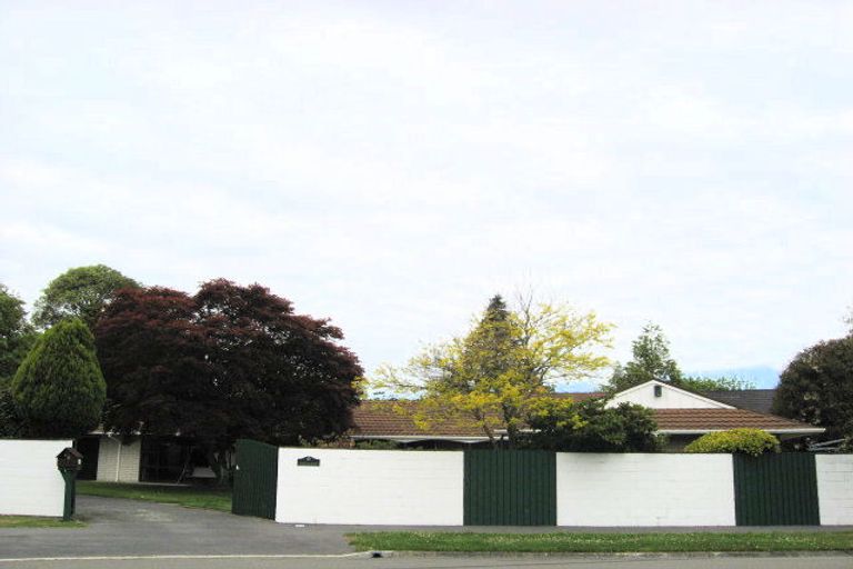 Photo of property in 8 Brackendale Place, Burnside, Christchurch, 8041