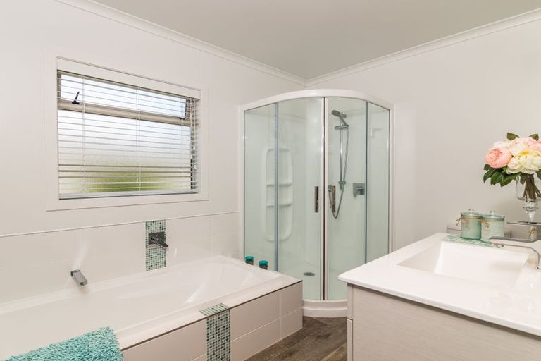 Photo of property in 30 Kenrigg Road, Kinloch, Taupo, 3377