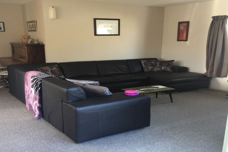 Photo of property in 2/103 Swanson Road, Henderson, Auckland, 0610