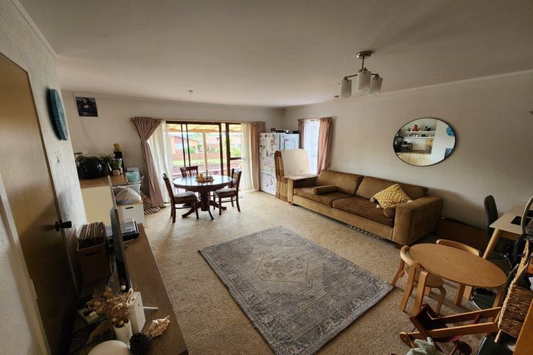 Photo of property in 103 Ennis Avenue, Pakuranga Heights, Auckland, 2010