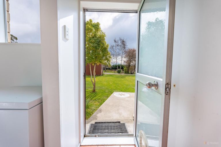 Photo of property in 60 Timaru Road, Waimate, 7924