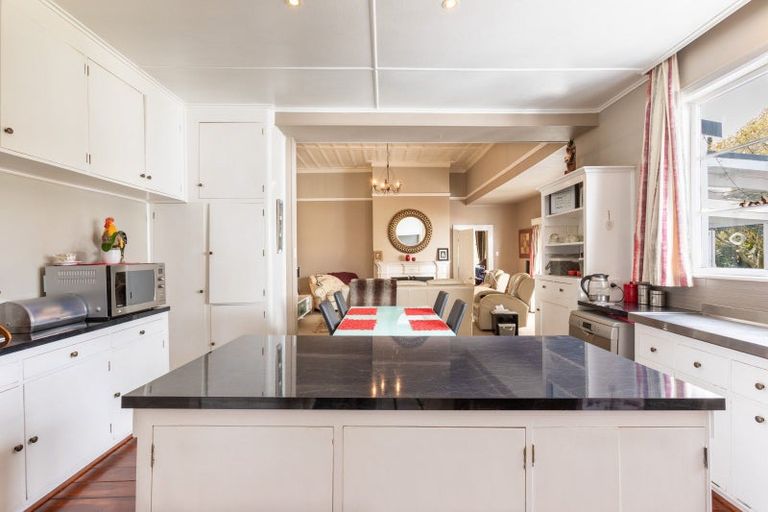 Photo of property in 6 Totara Road, Kumeroa, Woodville, 4997