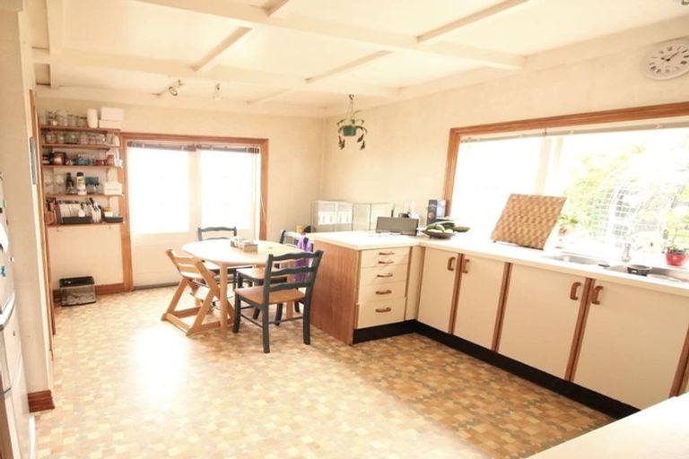 Photo of property in 135 Astley Avenue, New Lynn, Auckland, 0600