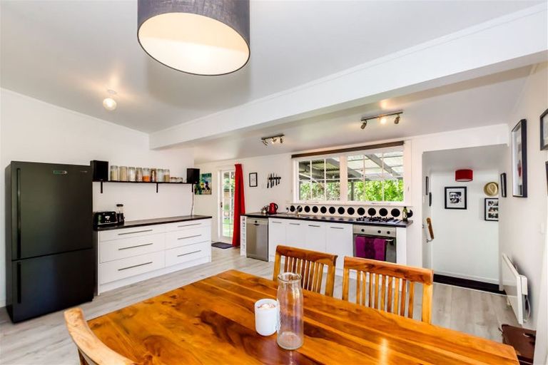 Photo of property in 10 Tilley Road, Paekakariki, 5034