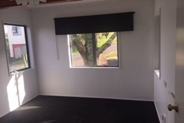 Photo of property in 1/22 Valecrest Place, Bayview, Auckland, 0629