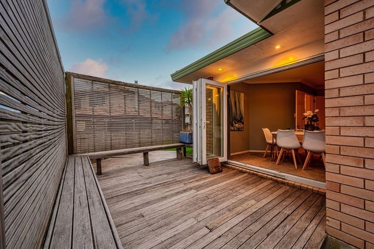 Photo of property in 2/116 Meadowland Drive, Somerville, Auckland, 2014