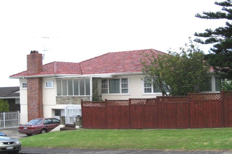 Photo of property in 221 Te Atatu Road, Te Atatu South, Auckland, 0610