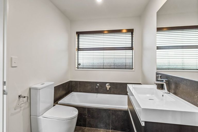 Photo of property in 32 Shrimpton Avenue, Woodend, 7610