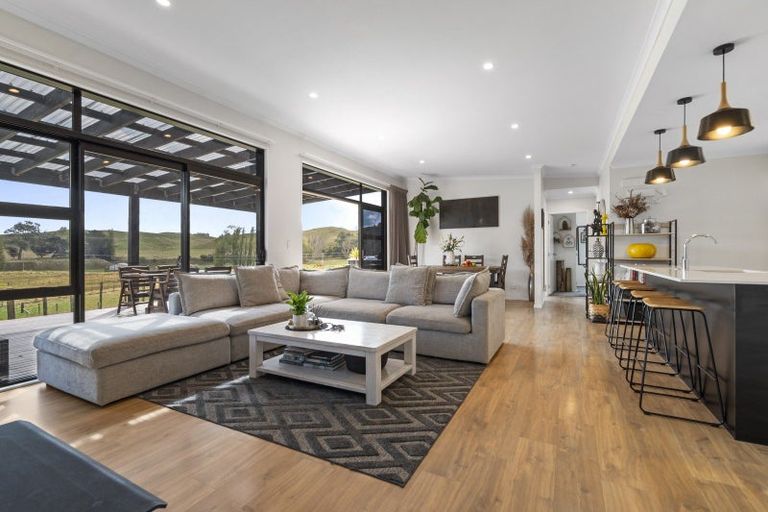 Photo of property in 338 Valley Road, Colyton, Feilding, 4775