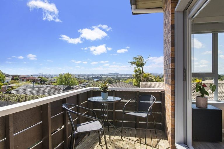 Photo of property in 2/39 Te Atatu Road, Te Atatu South, Auckland, 0610