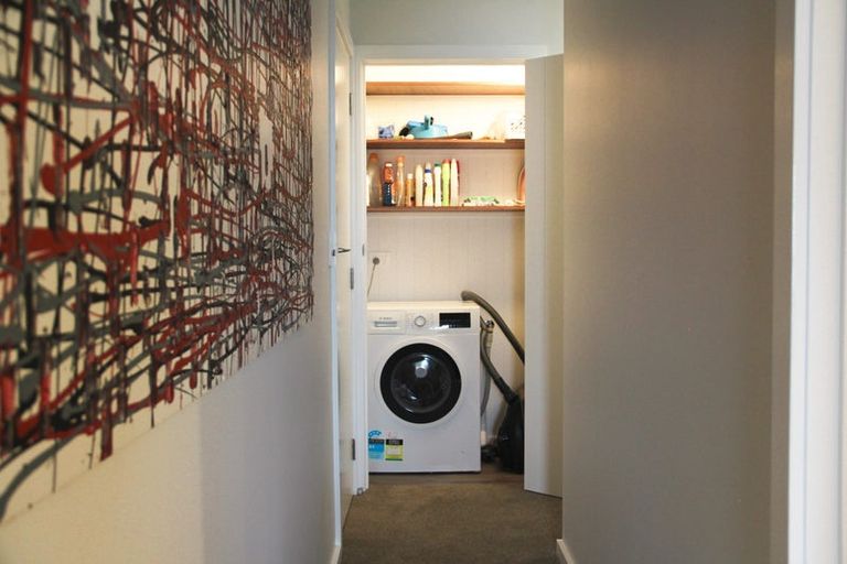 Photo of property in 15 Piha Road, Piha, New Lynn, 0772