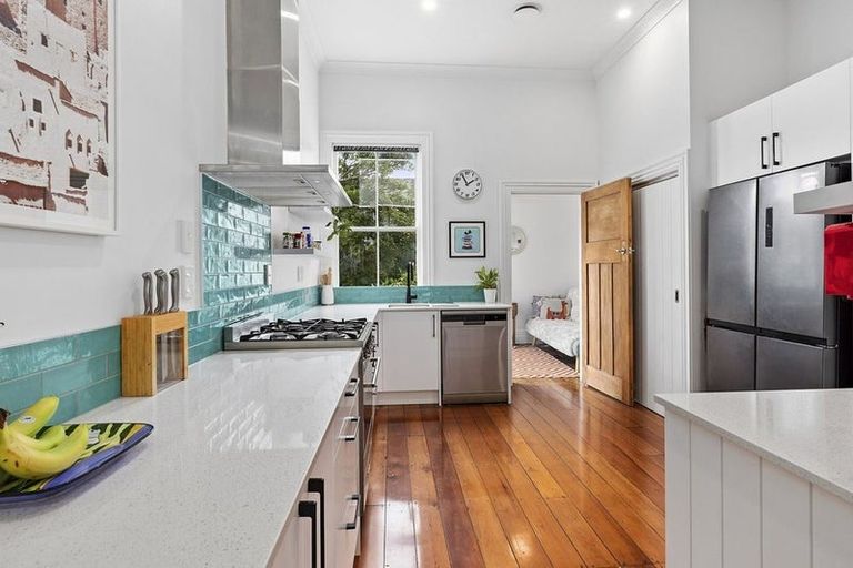 Photo of property in 17 Myrtle Crescent, Mount Cook, Wellington, 6021