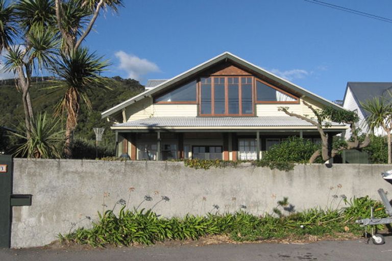 Photo of property in 153 Marine Parade, Eastbourne, Lower Hutt, 5013