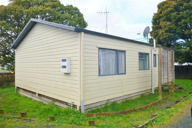 Photo of property in 344 Roscommon Road, Clendon Park, Auckland, 2103