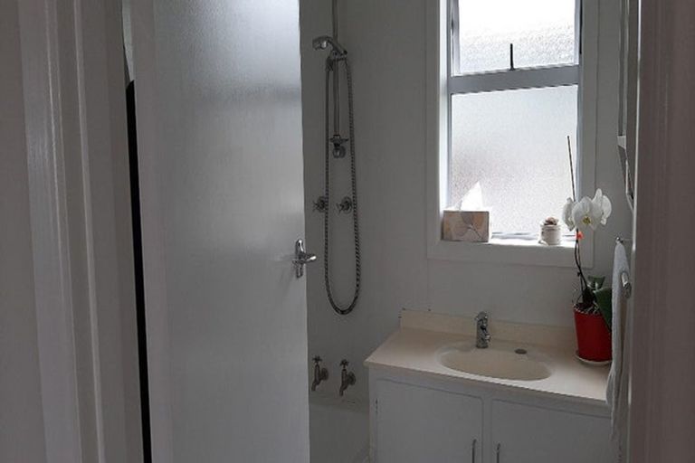 Photo of property in 16 Carole Crescent, Pakuranga, Auckland, 2010