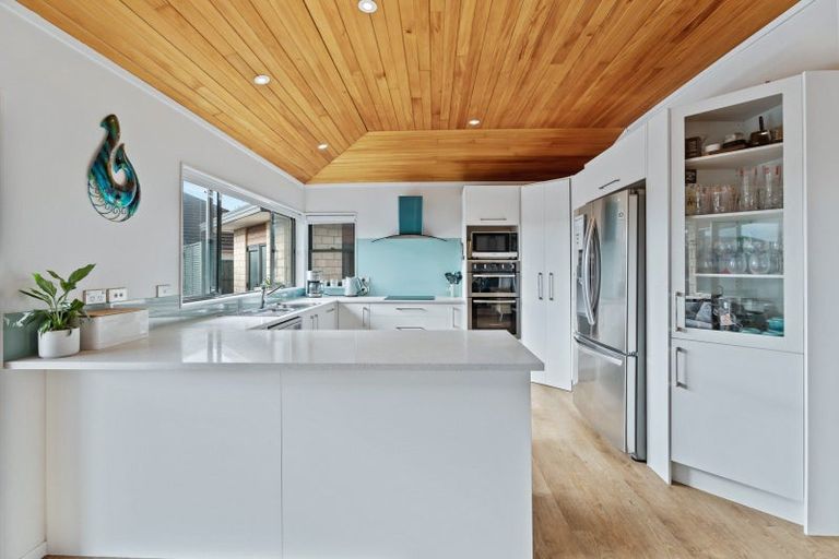 Photo of property in 44 Bermuda Place, One Tree Point, 0118