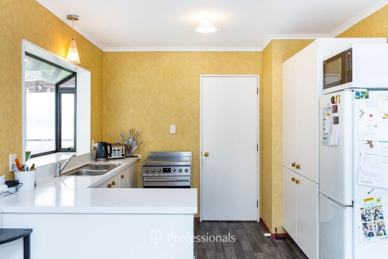 Photo of property in 11 Monarch Grove, Maoribank, Upper Hutt, 5018
