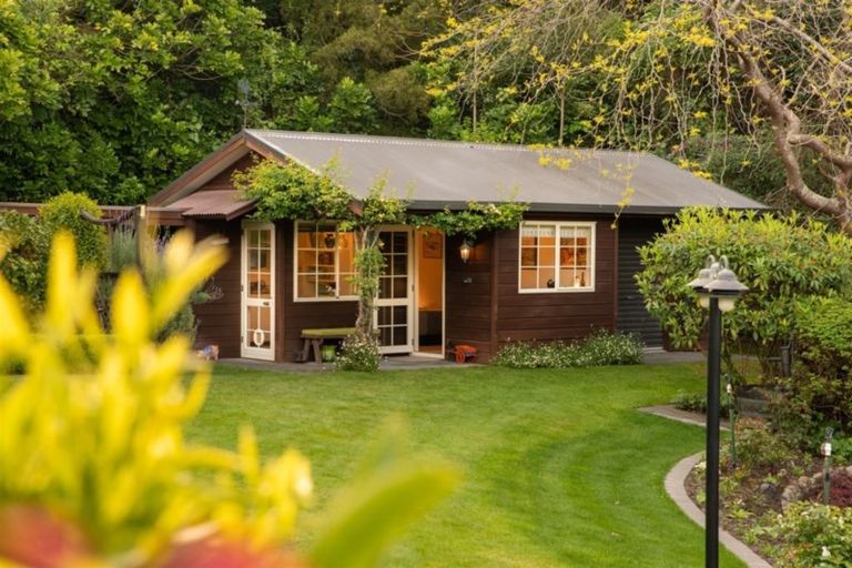 Photo of property in 50 Manu Grove, Waikanae, 5036