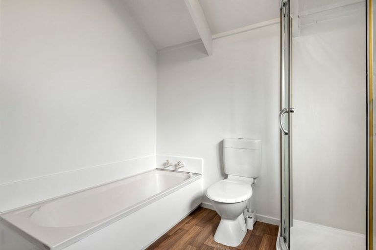 Photo of property in 1/14 Helicon Place, Totara Vale, Auckland, 0629