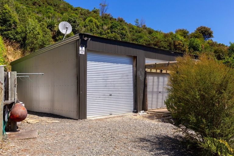 Photo of property in 42 Waimarama Street, Waikawa, Picton, 7220