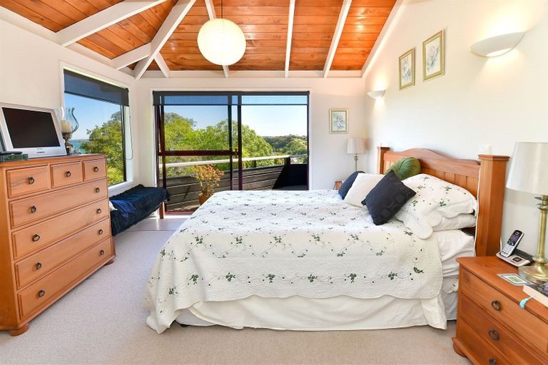 Photo of property in 71 Roberts Road, Matakatia, Whangaparaoa, 0930