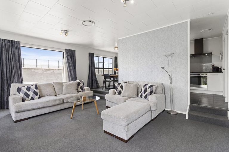 Photo of property in 19 Barbados Drive, Unsworth Heights, Auckland, 0632