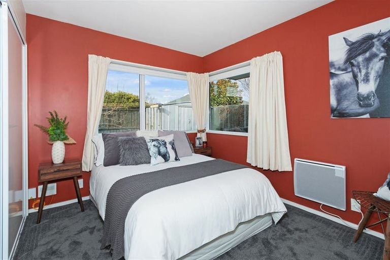 Photo of property in 60a Middlepark Road, Sockburn, Christchurch, 8042