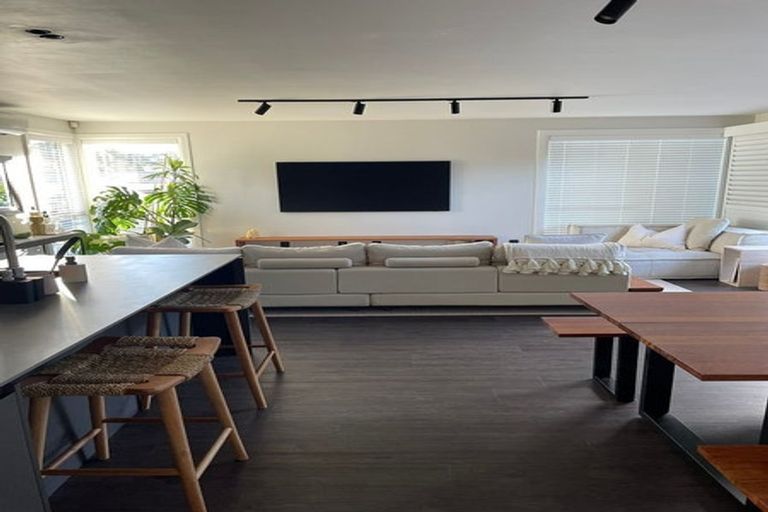 Photo of property in 12a Hinton Place, Weymouth, Auckland, 2103