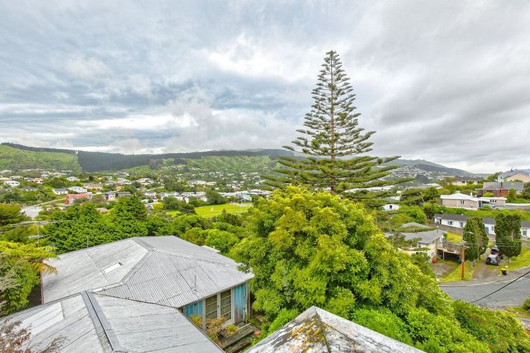 Photo of property in 8a Tawa Terrace, Tawa, Wellington, 5028