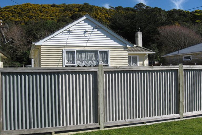 Photo of property in 20 Dover Road, Wainuiomata, Lower Hutt, 5014