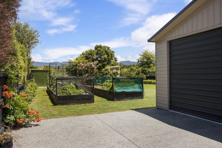 Photo of property in 2 Bransley Grove, Katikati, 3129