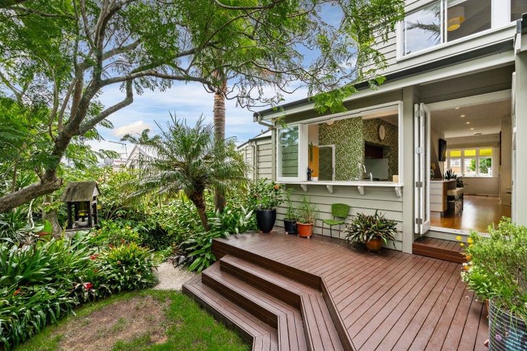 Photo of property in 1/9a Regent Street, Devonport, Auckland, 0624