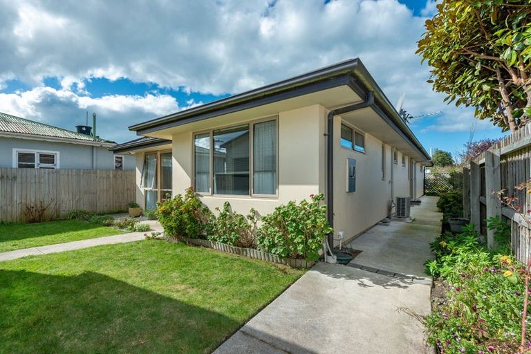 Photo of property in 51 Palmers Road, New Brighton, Christchurch, 8083