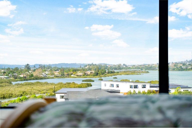 Photo of property in 69 Maka Terrace, Orewa, 0931