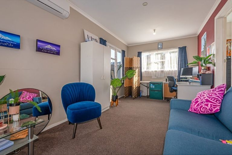 Photo of property in 3 Glasgow Street, Takaro, Palmerston North, 4412