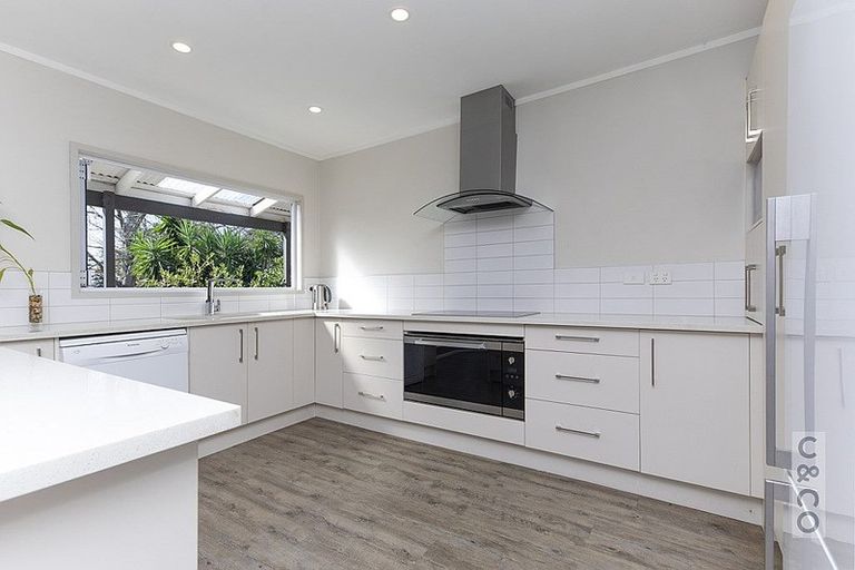 Photo of property in 2246 State Highway 16, Helensville, 0875