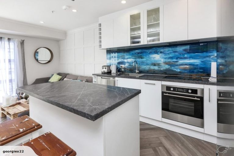 Photo of property in 1 Emily Place, Bellevue, Tauranga, 3110