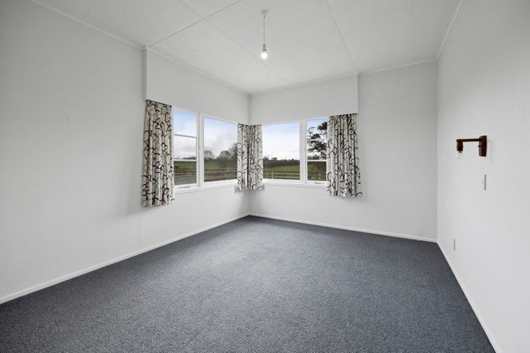 Photo of property in 124 Kahouri Road, Midhirst, Stratford, 4394