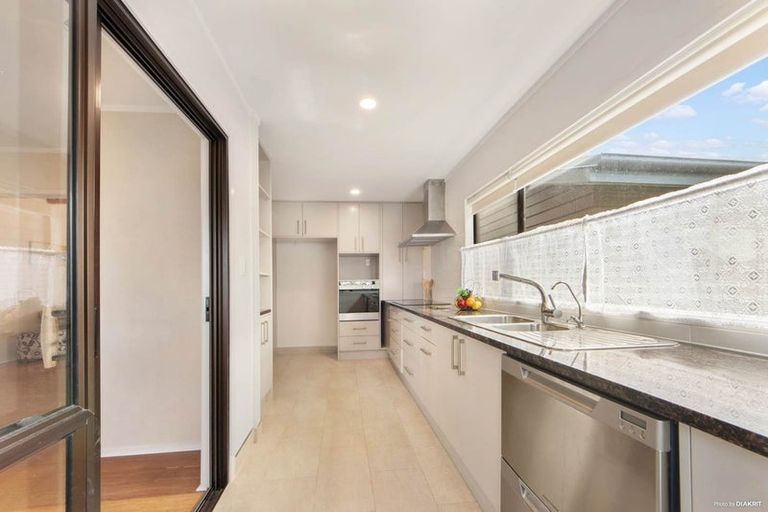 Photo of property in 153 Wiseley Road, West Harbour, Auckland, 0618