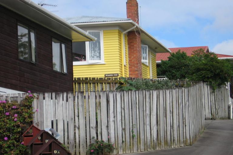 Photo of property in 2/9 Lex Avenue, Green Bay, Auckland, 0604