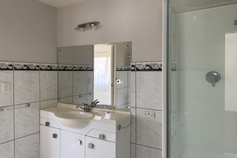 Photo of property in 3 Bridgehead Cove, West Harbour, Auckland, 0618