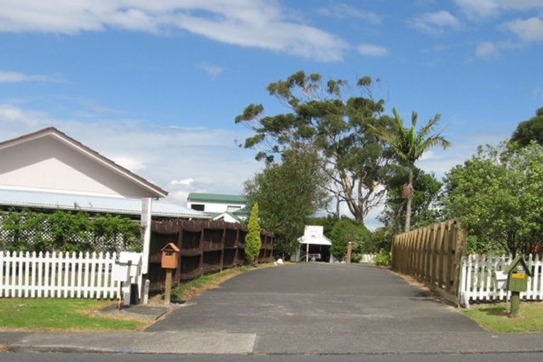 Photo of property in 71 West Harbour Drive, West Harbour, Auckland, 0618