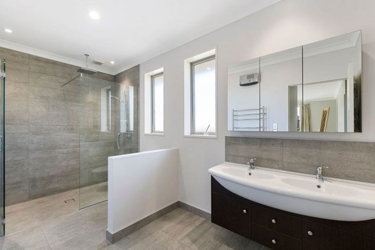 Photo of property in 8 Overbury Crescent, Rolleston, 7614