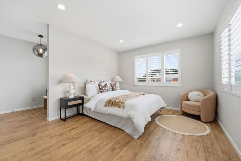 Photo of property in 17a Lake Pupuke Drive, Takapuna, Auckland, 0622