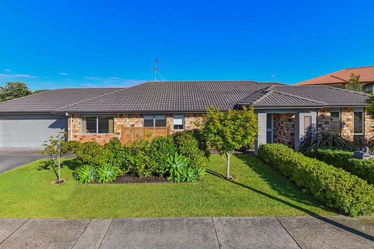 Photo of property in 6 Stranraer Crescent, Wattle Downs, Auckland, 2103