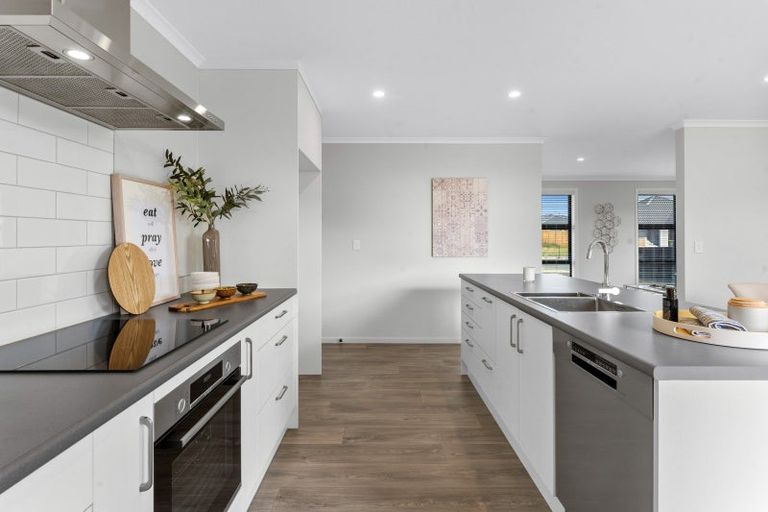 Photo of property in 1 Orawahi Road, Glenbrook, 2681