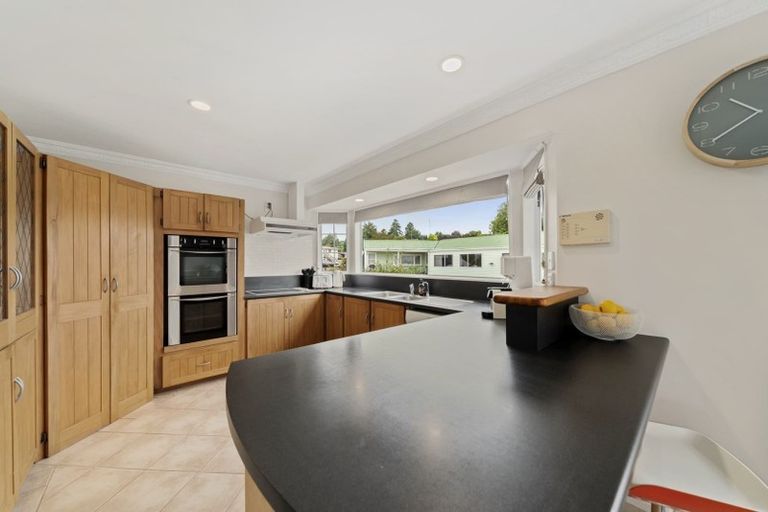 Photo of property in 4 Ingle Avenue, Waipahihi, Taupo, 3330