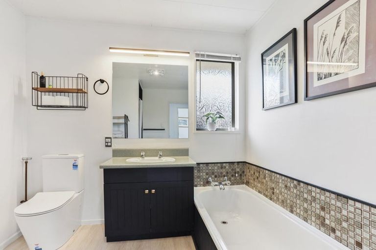 Photo of property in 2 Ebert Place, Rangiora, 7400