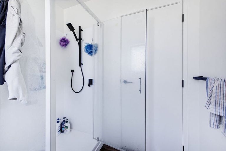 Photo of property in 6 Banks Street, Marfell, New Plymouth, 4310